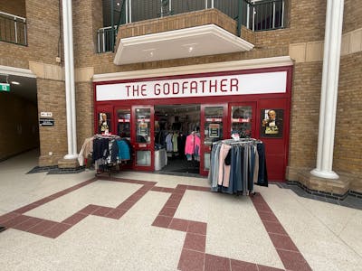 5 Market Place, Burgess Hill, Retail / High Street Retail / Retail - In Town / Shopping Centre To Let - IMG_9470.jpeg