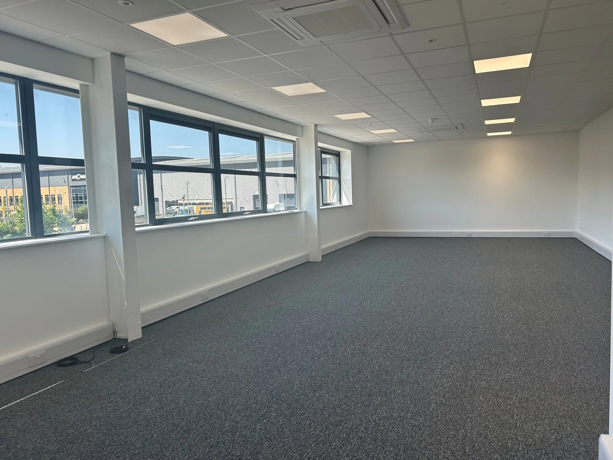 3 Ellesfield Trade Centre, Bracknell, Industrial To Let - 11.jpg