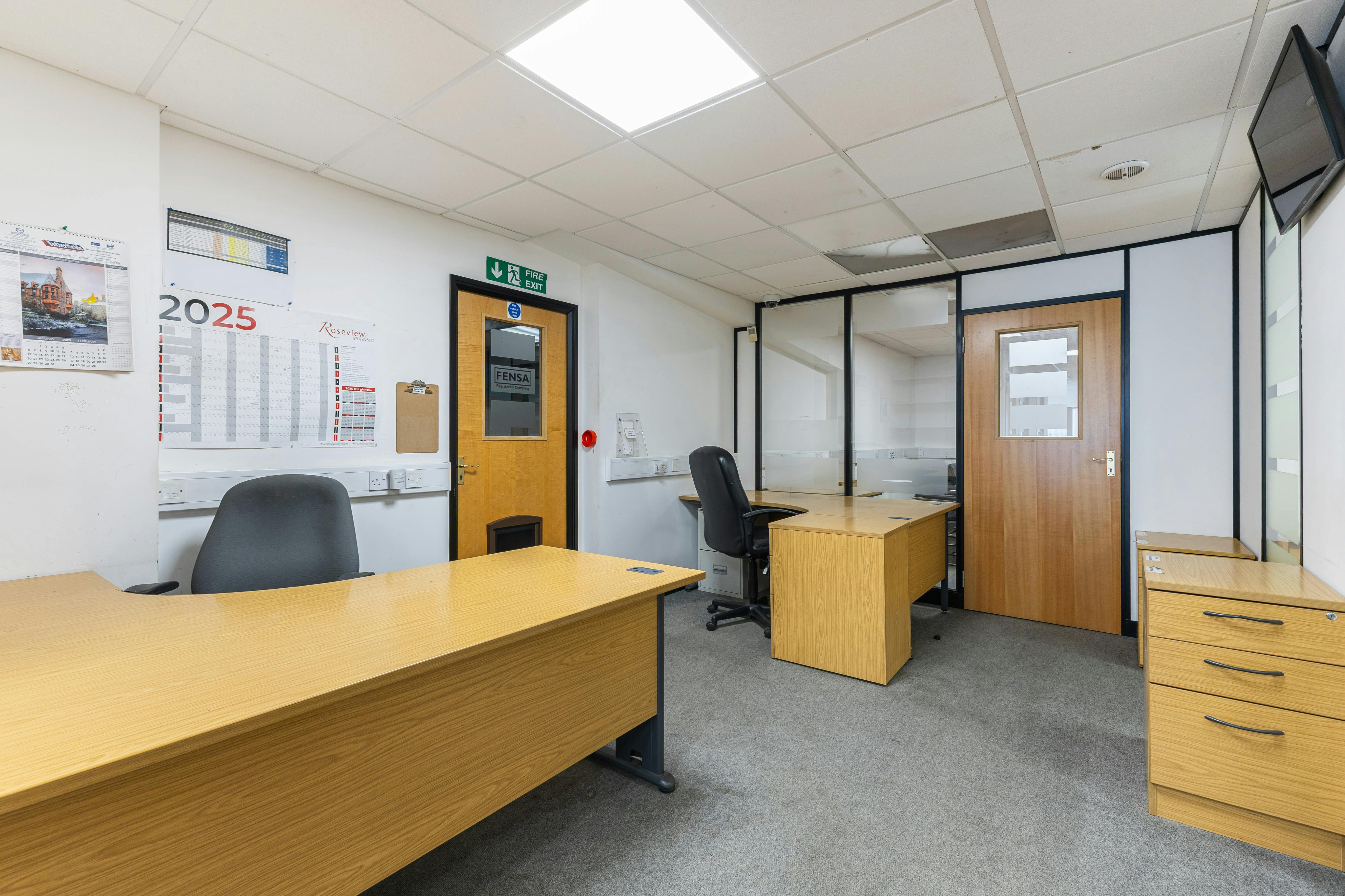 Showroom / Warehouse unit, 4-12 Kempson Close, Aylesbury, Industrial / Retail To Let - 101955_4-12-Kempson-Close-Gatehouse-Way (19).jpg