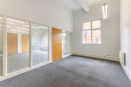 1-2 Broadway Court, Chesham, Office To Let / For Sale - 108313_1 Broadway Court High Street  (16).jpg