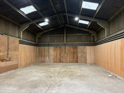 Trinity Hall Farm, Leighton Buzzard, Industrial To Let - 1500 trinity store internal.jpg