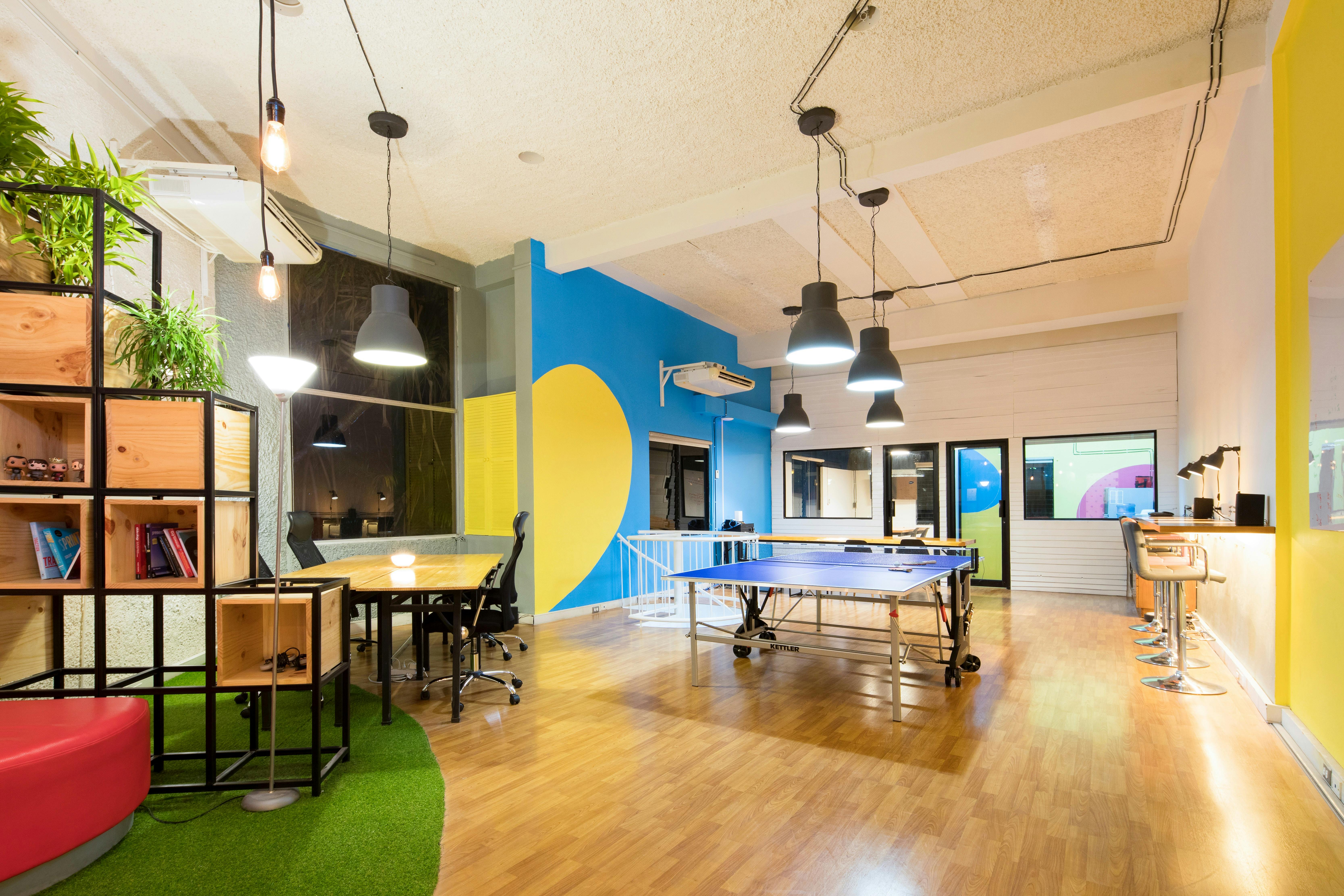 Kingly Court, London, Office To Let - slidebeanTpGIpUF67pounsplash.jpg