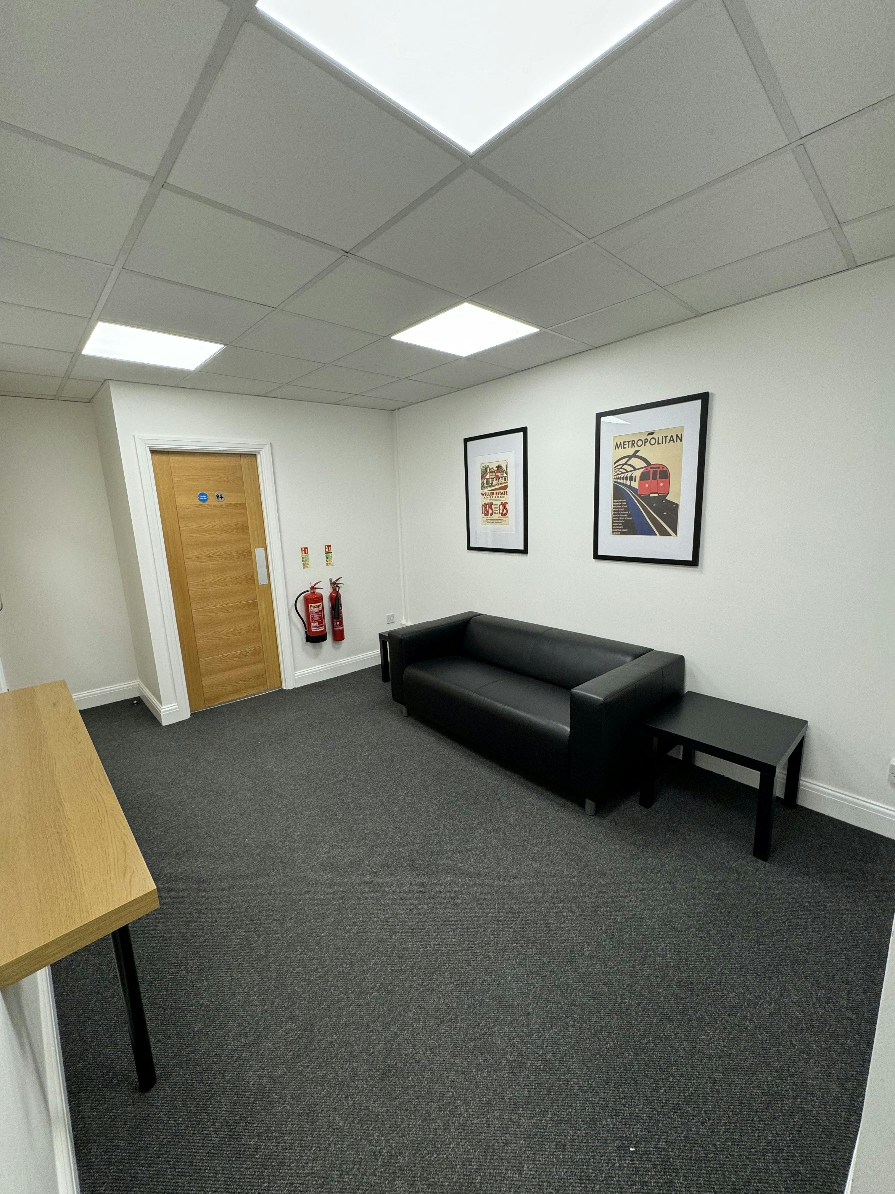 Chiltern Business Centre, 63-65 Woodside Road, Amersham, Office To Let - IMG_4393.jpeg