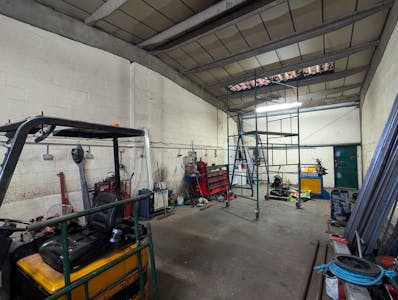 Unit 12, Watford, Industrial To Let - PXL_20250203_160756057.jpg