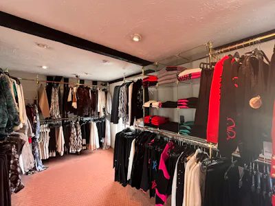 Bucks House, Chalfont St. Giles, E (Commercial / Business / Service) / Office / Retail For Sale - 20260909_094057732_iOS.jpg