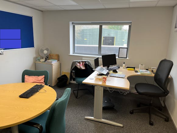 Units A & C Knaves, Beech Way, High Wycombe, Offices To Let - 20250121_122828629_V1.jpg