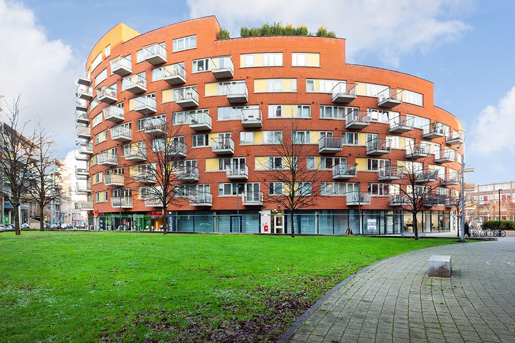 Retail/Shop in London - photo 4