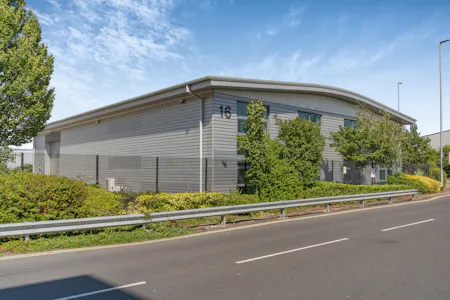 Unit 16, Central Trading Estate, Mosley Road, Trafford Park, Industrial To Let - 8698361-exterior09-800.jpg