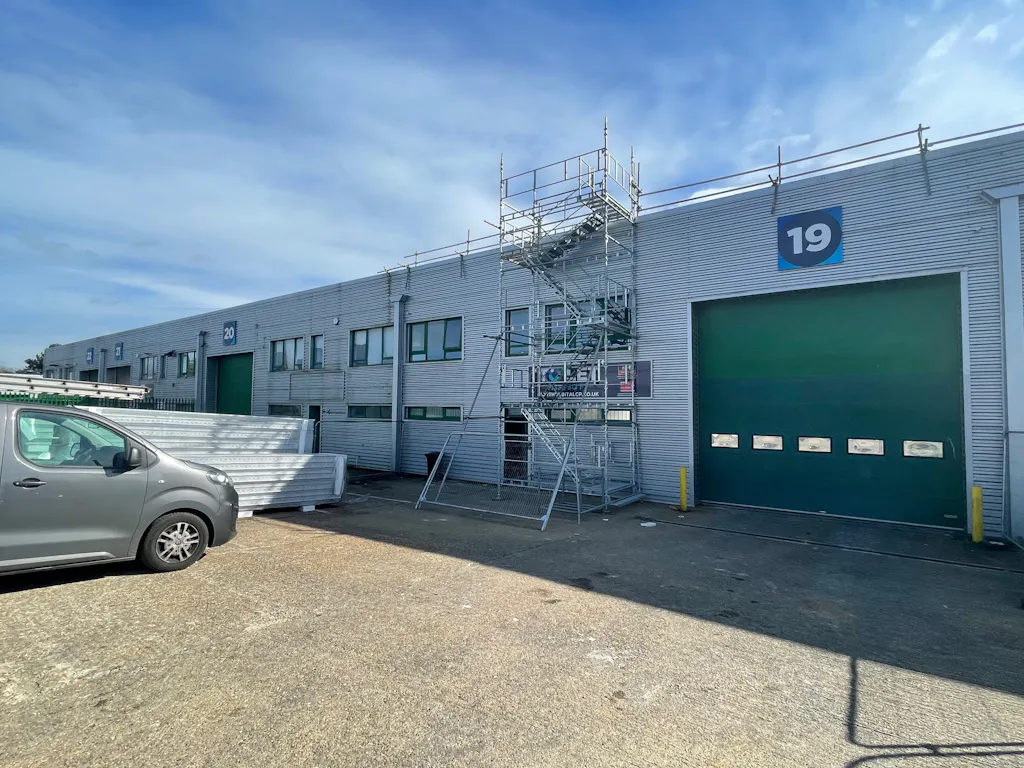 Unit 19-20, North Orbital Commercial Park, Napsbury Lane, St. Albans, AL1 1XB