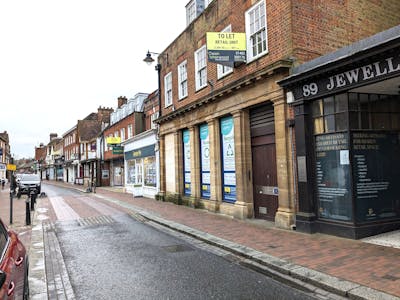 87 High Street, Godalming, Leisure / Retail To Let - PXL_20240112_085027223.jpg