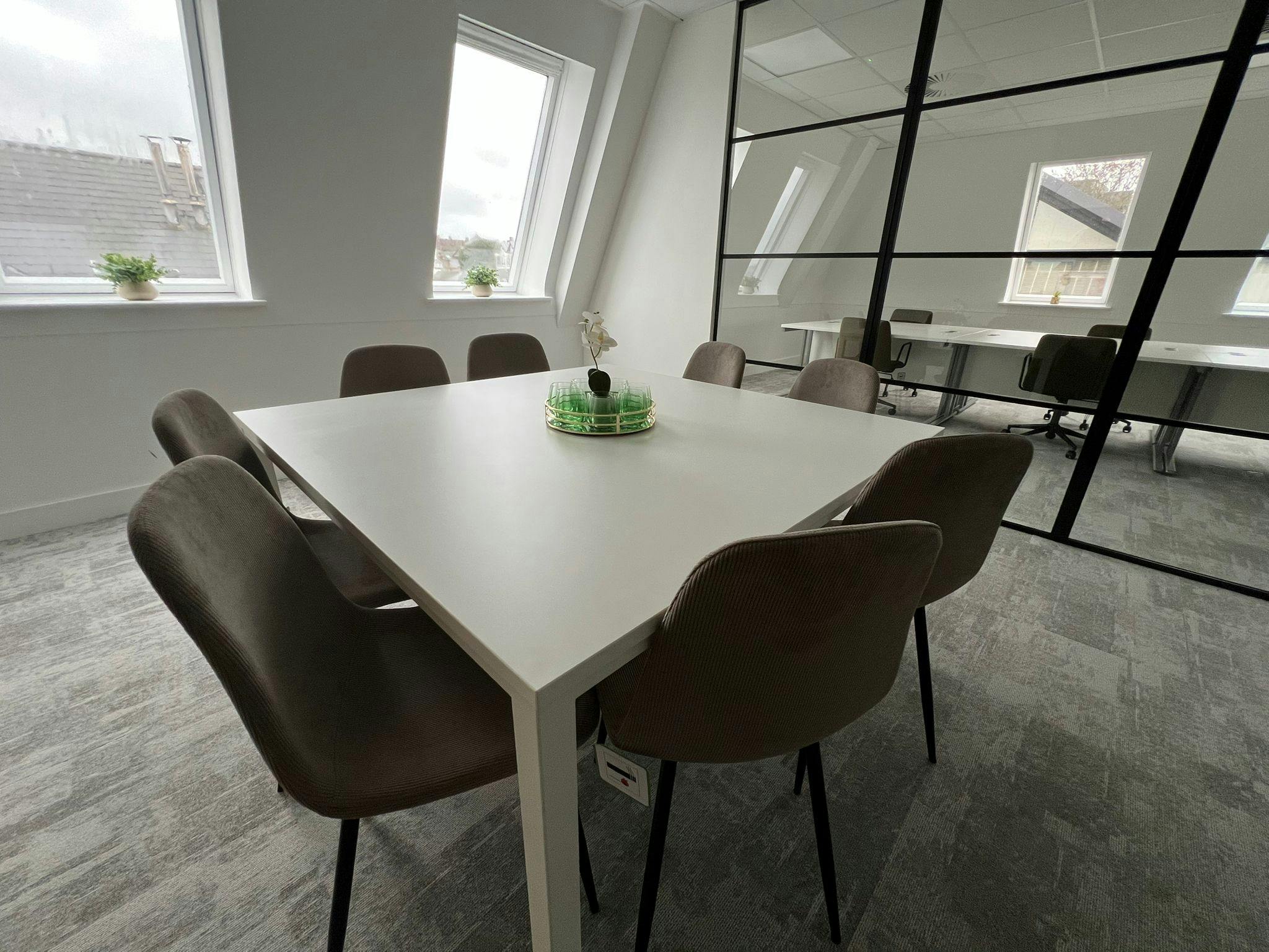 Office in Winchester - photo 4