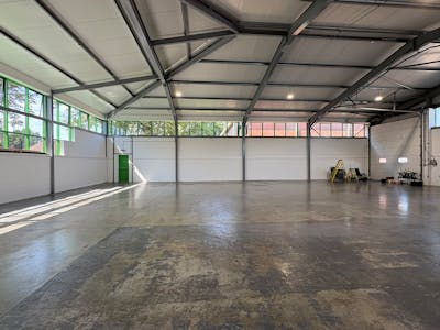 Unit 20, Shepperton Business Park, Shepperton, Industrial / Warehouse To Let - IMG_8193.JPEG
