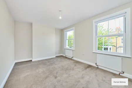 Frobisher Street, London, Terraced house To Let - Bedroom 1