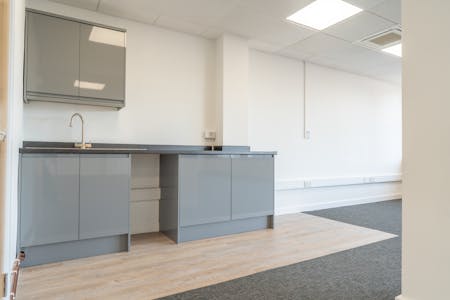 Ground Floor, 96-99 Queens Road, Brighton, Retail To Let - DSC08478.jpg