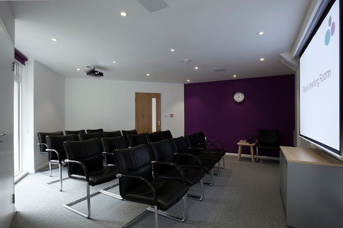 Retail/Shop in London - photo 2