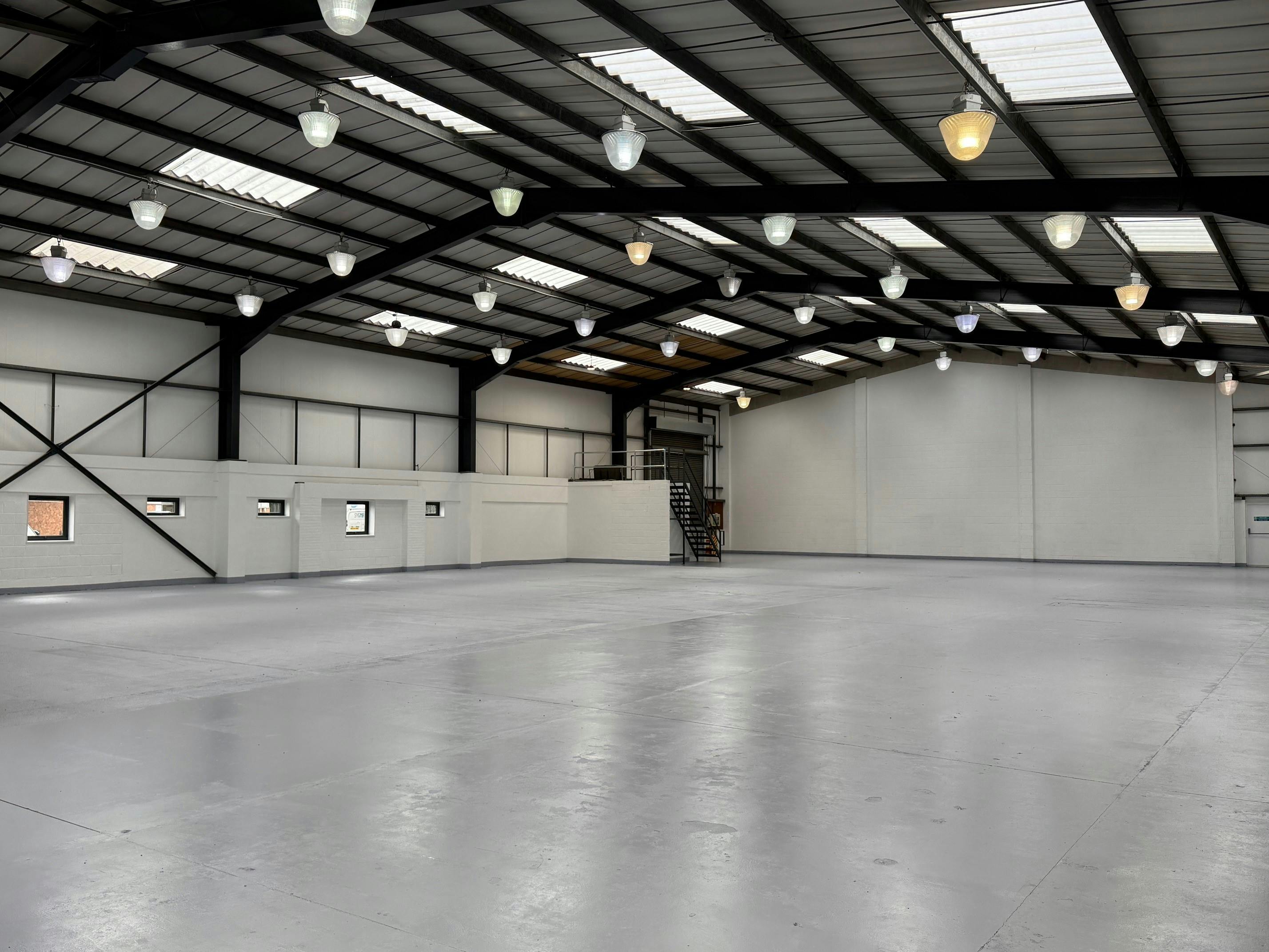 Unit 4 Hawksworth Trading Estate, Wyndham Road, Swindon, Industrial To Let - Internal 001.jpg