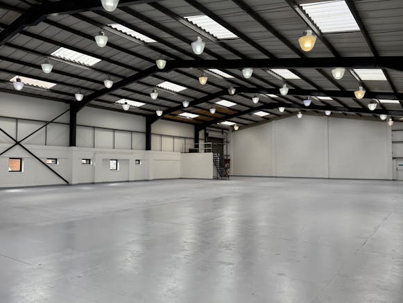 Unit 4 Hawksworth Trading Estate, Wyndham Road, Swindon, Industrial To Let - Internal 001.jpg