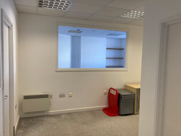 Unit 1B Queens Apartments, Hastings, Office To Let - IMG_3865.JPEG