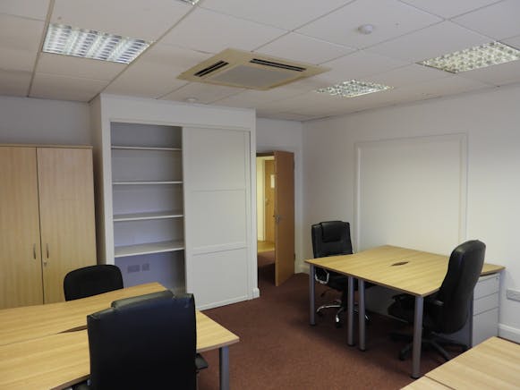 Chilterns House Business Centre, Eton Place, Burnham, Offices To Let - CH 6 Desk 2.jpg