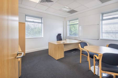 Tilford House, Farnham, Office To Let - vb5112344_A1184_14_CALA_Homes_Tilford_House_Farnham_800x533.jpg