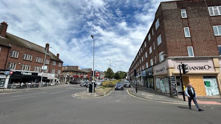 275-277 High Road, Loughton, Leisure / Retail To Let - 8.jpg