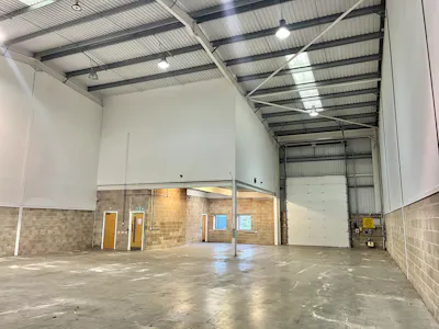 2 Langley Park, Langley, Warehouse To Let - 6 Langley - Warehouse 4.jpg