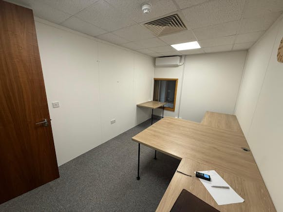 Woodland Place, Wickford, Office To Let - IMG20251119WA0065.jpg