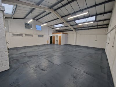 Unit 4 & 4A, The Tanneries, Fareham, Industrial To Let - 20241016_085639.jpg