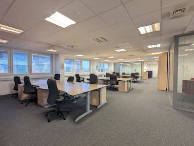 Part 3rd Floor, 59 Clarendon Road, Watford, Office To Let - PXL_20231215_104928243.jpg