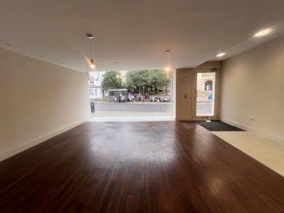 15 High Street, Windsor, Class E Retail / Leisure / Retail / Retail - In Town Lease Assignment - IMG_8131.JPG