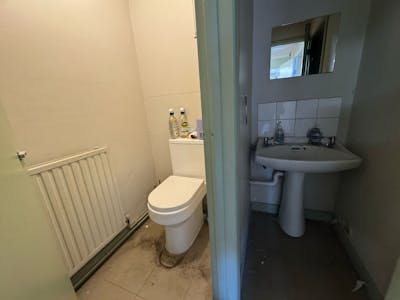 87 Rayleigh Road, Leigh-on-Sea, Retail To Let - IMG20250428WA0035.jpg