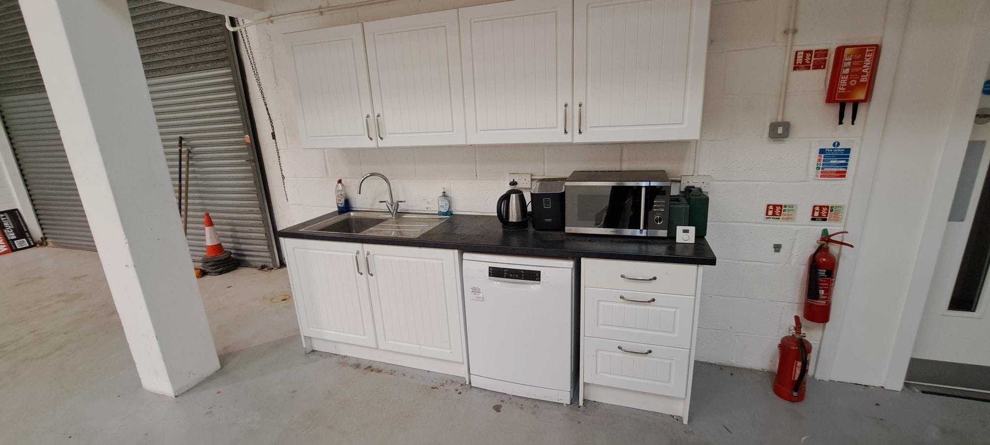 3 Elliott Park, Aldershot, Industrial / Warehouse To Let - 20260302_142930.jpg