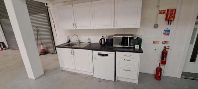 3 Elliott Park, Aldershot, Industrial / Warehouse To Let - 20260302_142930.jpg