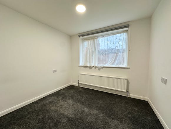 36 Burr Street, Dunstable, Industrial To Let - 20260123_113611570_iOS.jpg