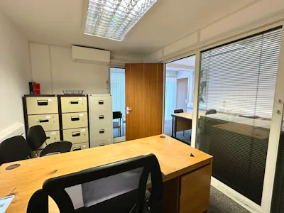8 St Thomas Road, Luton, Office / Retail To Let - 20260609_173443497_iOS.jpg