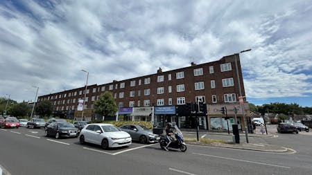 261 High Road, Loughton, Retail To Let - 3.jpg