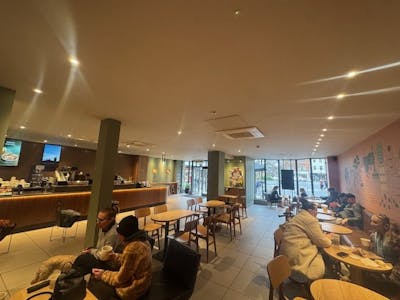 14 Market Place, Abingdon, Office / Retail To Let - Seating Area (2).jpg