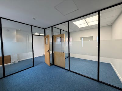 27 The Oakwood Centre, Havant, Business Park / Industrial / Office / Warehouse For Sale - WhatsApp Image 2026-05-12 at 16.06.58 (5).jpeg