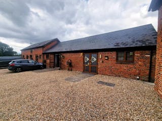 Unit 4 Granary Court, Fair Oak Green, Reading, Office To Let - 20250814_111139.jpg
