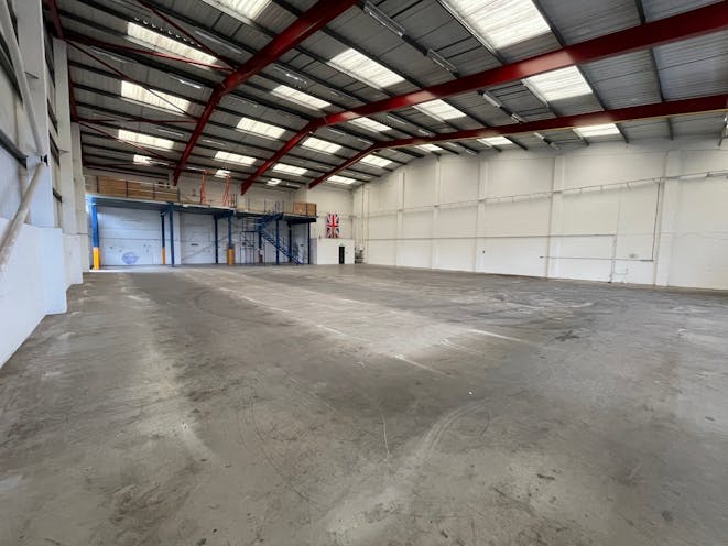 Unit 22 The Business Centre, Wokingham, Industrial / Warehouse To Let - Unit 22 Business Centre  Interior 7.jpg