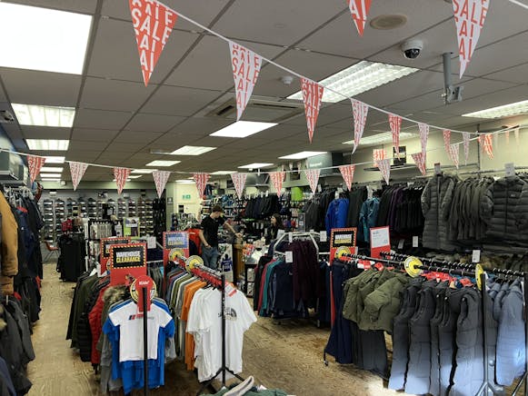 158 Fleet Road, Fleet, Retail To Let - IMG_0356.JPG