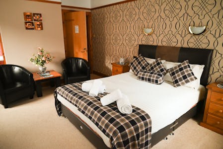 Highly Profitable Highland Inn, Restaurant, Bar and Accommodation, 28 Leven Road, Kinlochleven, Bar / Hotel/guest house / Hotel / Restaurant For Sale - DSC_0417-2.jpg