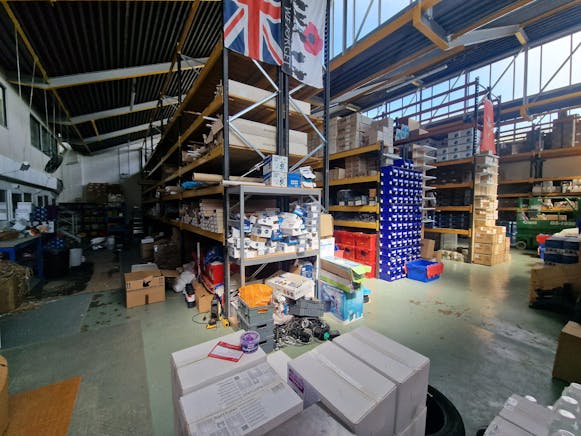 Unit 2, Bessemer Park, Basingstoke, Industrial To Let - 20250507_105544.jpg