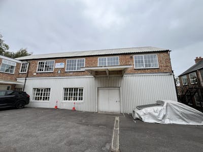 Brow Business Centre, Copyground Lane, Unit B, High Wycombe, Industrial / Office To Let - 20251010_133046202_iOS.jpg