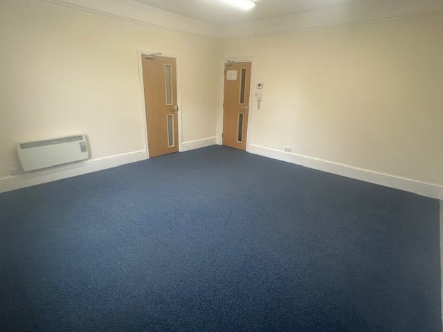 Room 11 Station Hill House, Station Hill - IMG_9666.jpg