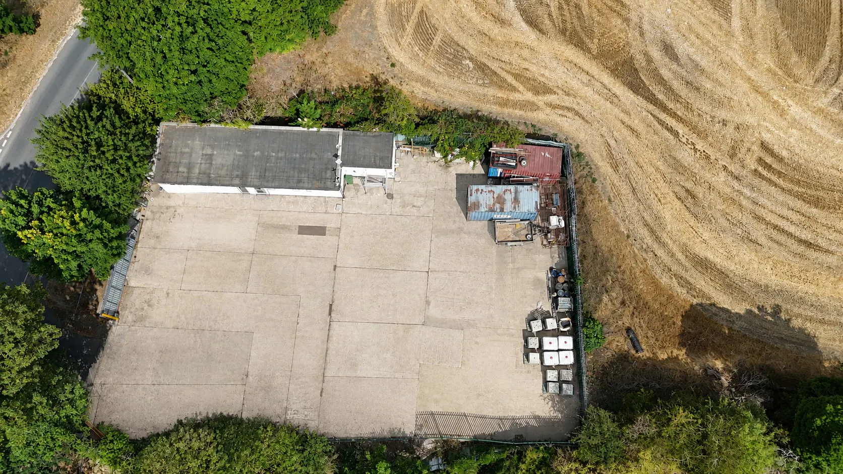 Skeleton Yard, Ware To Let - Top down