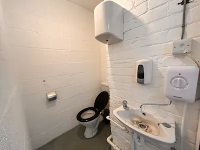Unit 3 The Old Stables Off Skipton Road, Harrogate, Industrial To Let - image00014.jpeg
