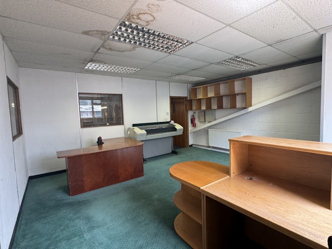 Unit 40, Leatherhead, Warehouse & Industrial To Let - IMG_6303.jpg