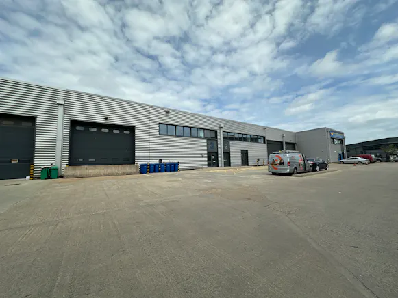 Unit 3 Wembley Trade Park, Wembley, Industrial To Let - 20260521_111333408_iOS.jpg