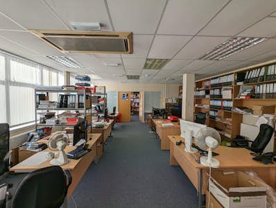 1A Garnett Close, Watford, Office For Sale - PXL_20240315_110956769.jpg